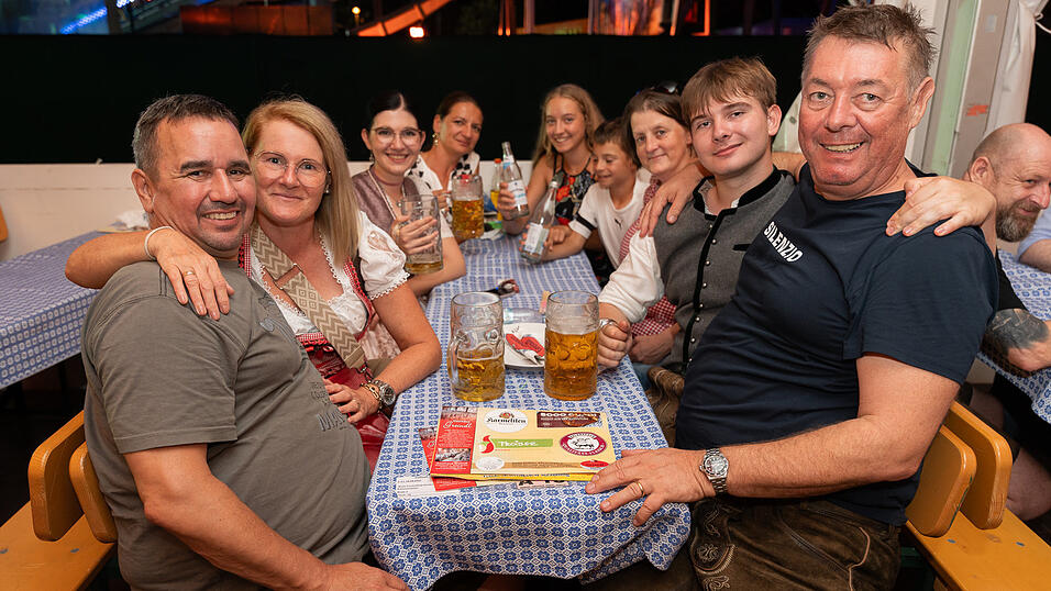 Die Partybilder vom Freitag, 18. August 2023, aus dem Festzelt Greindl. Die Partybilder vom Freitag, 18. August 2023, aus dem Festzelt Greindl.