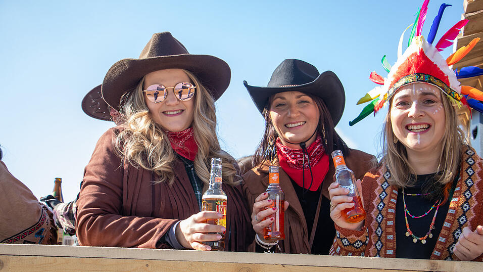 Am Samstag fand der Faschingsumzug in Otzing (Kreis Deggendorf) statt. Am Samstag fand der Faschingsumzug in Otzing (Kreis Deggendorf) statt.