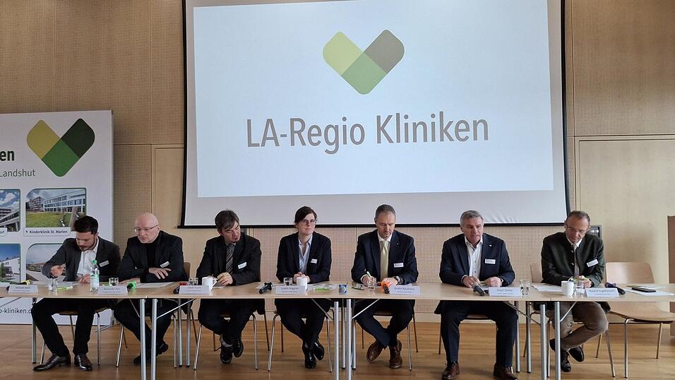 Die LA-Regio Kliniken haben ein neues Logo. Am Mittwoch stellten die Verantwortlichen aus Kliniken und Politik die Fusion vor.