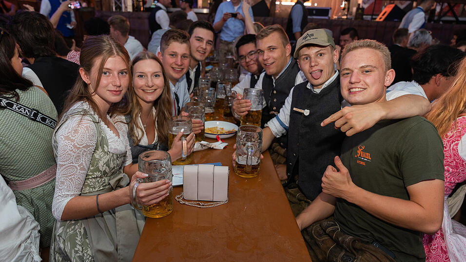 Die Partybilder vom Freitag, 18. August 2023, aus dem Festzelt Wenisch. Die Partybilder vom Freitag, 18. August 2023, aus dem Festzelt Wenisch.