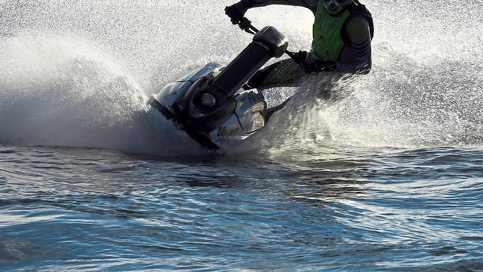 L&auml;rmquellen, die den Kiefenholzern schwer zu schaffen machen: Die Kritik bei der B&uuml;rgerversammlung bezog sich auf die Jet-Ski-Fahrer und den Verkehr auf der Autobahn.
