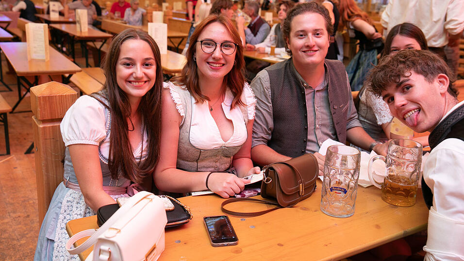 Die Partybilder vom Montag, 11. August, aus dem Festzelt Reisinger. Die Partybilder vom Montag, 11. August, aus dem Festzelt Reisinger.
