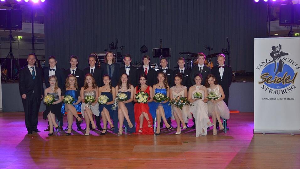 Die Bilder vom Abschlussball der Tanzschule Seidel in der Fraunhofer-Halle am 28. November. Die Bilder vom Abschlussball der Tanzschule Seidel in der Fraunhofer-Halle am 28. November.