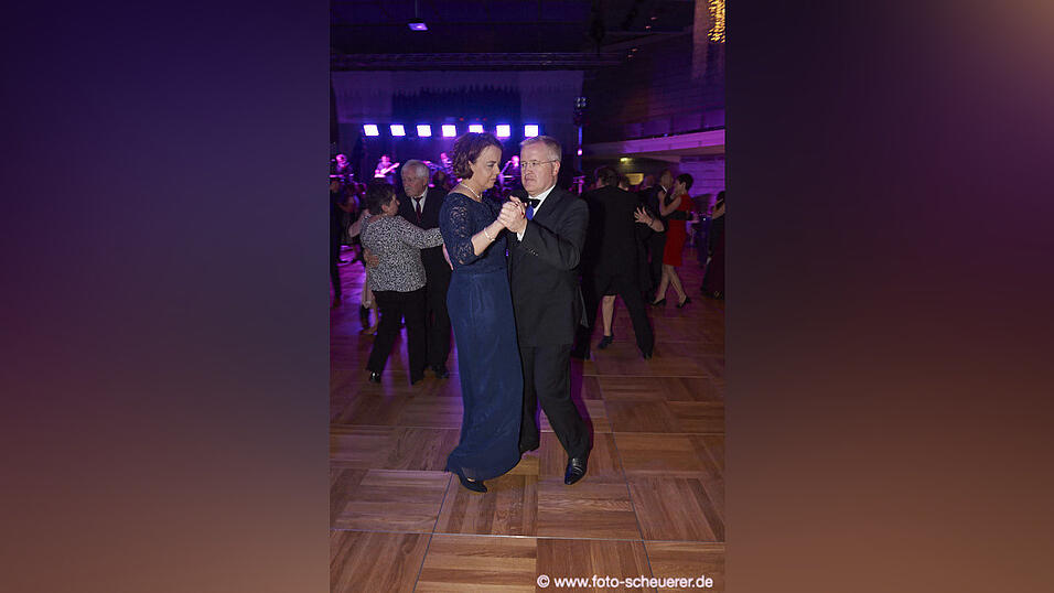 Die Metzgerzunft hat am Samstagabend in die Joseph-von-Fraunhofer-Halle eingeladen. Die Metzgerzunft hat am Samstagabend in die Joseph-von-Fraunhofer-Halle eingeladen.