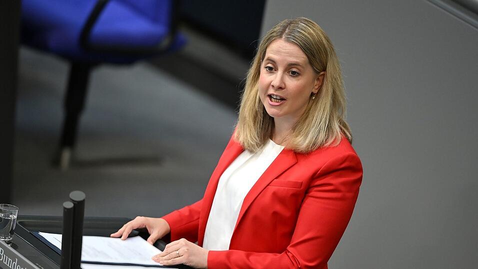 Hunderte Millionen Euro will Bauministerin Verena Hubertz (SPD) beim Wohngeld einsparen.