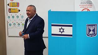 Ex-Milit&auml;rchef Gadi Eisenkot bei der Stimmabgabe.