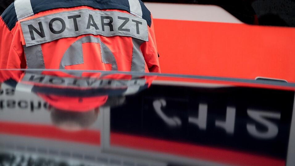 Ein Notarzt unterwegs: Um die Mediziner zu unterst&uuml;tzen, gab es bis Ende September 2019 den Telenotarzt in Straubing. Es ist aber erstmal vorbei.