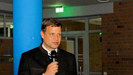 Bezirkstagspräsident Olaf Heinrich reagierte auf den Appell zur Sparsamkeit aus dem Landkreis Regen. Bezirkstagspräsident Olaf Heinrich reagierte auf den Appell zur Sparsamkeit aus dem Landkreis Regen.