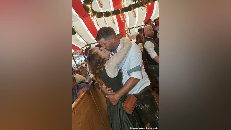 Die Partybilder vom Samstag, 8. August, aus dem Festzelt Lechner. Die Partybilder vom Samstag, 8. August, aus dem Festzelt Lechner.