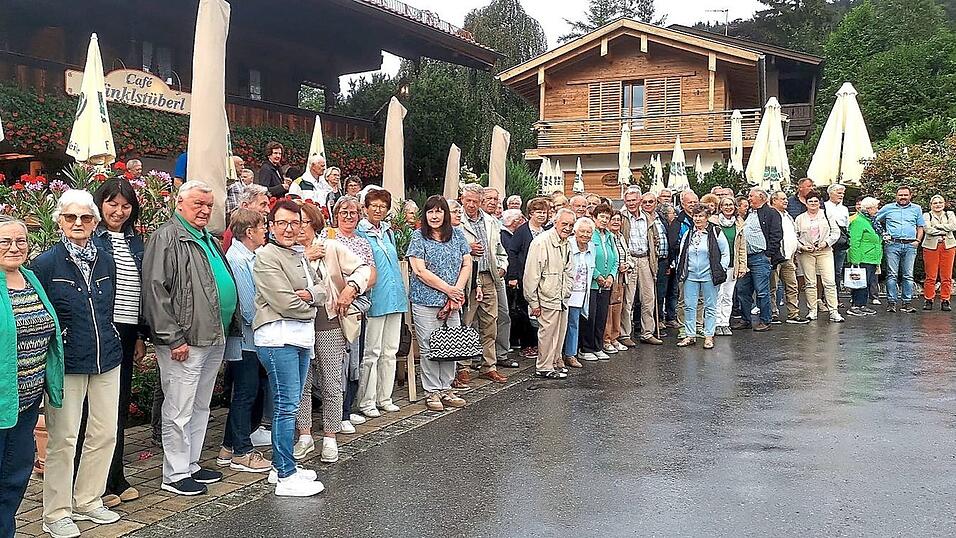 Die Ausflügler erlebten einen schönen Tag, den die Gemeinde ermöglichte. Die Ausflügler erlebten einen schönen Tag, den die Gemeinde ermöglichte.