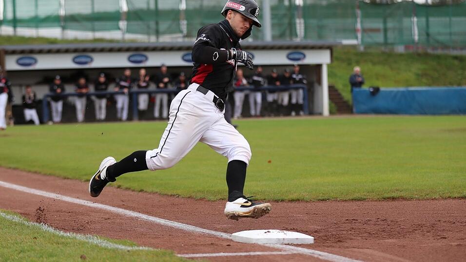 Trotz einer starken Leistung von Alexander Schmidt: Die Buchbinder Legionäre Regensburg mussten sich im Halbfinale gegen Heidenheim geschlagen geben. Trotz einer starken Leistung von Alexander Schmidt: Die Buchbinder Legionäre Regensburg mussten sich im Halbfinale gegen Heidenheim geschlagen geben.