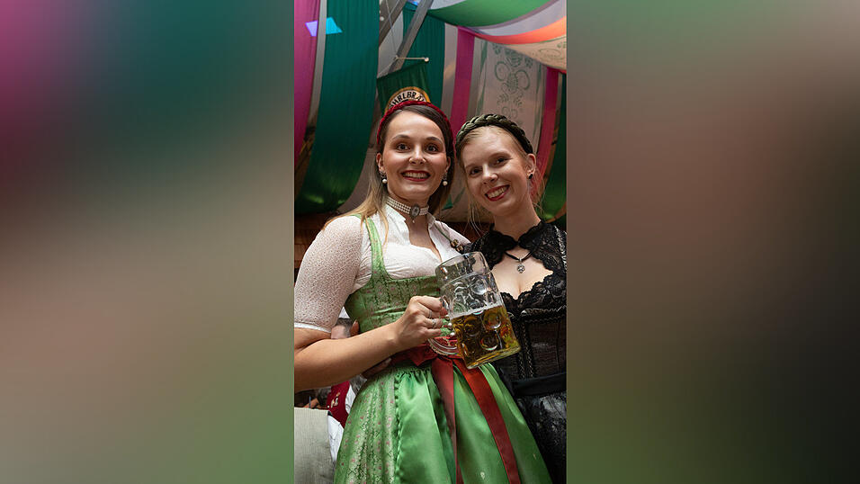 Die Partybilder vom Dienstag, 11. August, aus dem Festzelt Weckmann. Die Partybilder vom Dienstag, 11. August, aus dem Festzelt Weckmann.