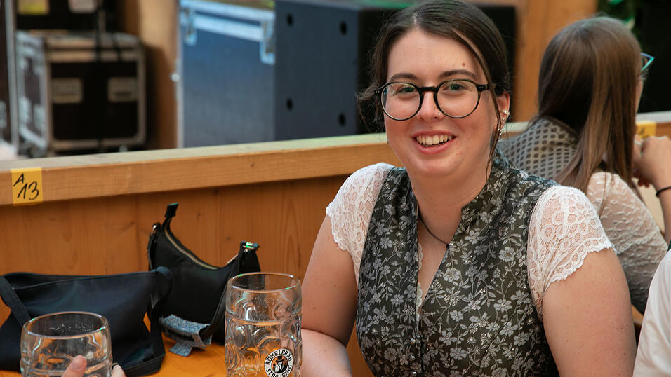 Echte Blasmusikfans lie&szlig;en sich den Montagabend im Festzelt Weckmann nicht entgehen.