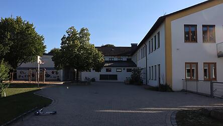 Die Grundschule wird in den n&auml;chsten Jahren saniert und erh&auml;lt einen weiteren Anbau.