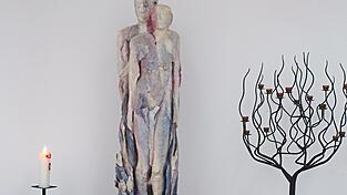 Die Klinikkapelle ist Raum f&uuml;r ein Gebet. Es besteht auch die M&ouml;glichkeit, eine Kerze f&uuml;r Kranke, Sterbende oder Verstorbene anzuz&uuml;nden.