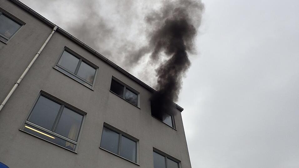 In der Konradschule in Regensburg kam es am Montagmittag zu einer Rauchentwicklung. In der Konradschule in Regensburg kam es am Montagmittag zu einer Rauchentwicklung.