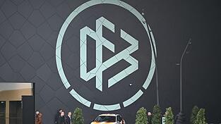 Der DFB ist bei der Gründung eines Ligaverbandes womöglich außen vor. (Archivbild)