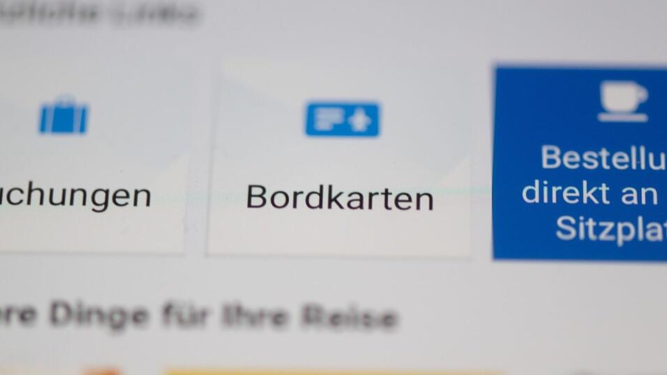 Ohne Papier an Bord: Ryanair will es erzwingen. (Symbolbild) Ohne Papier an Bord: Ryanair will es erzwingen. (Symbolbild)