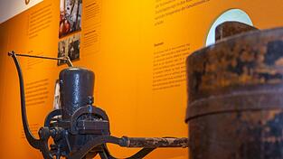 Anhand historischer Ger&auml;te wird der fr&uuml;here Brauprozess heute erl&auml;utert.