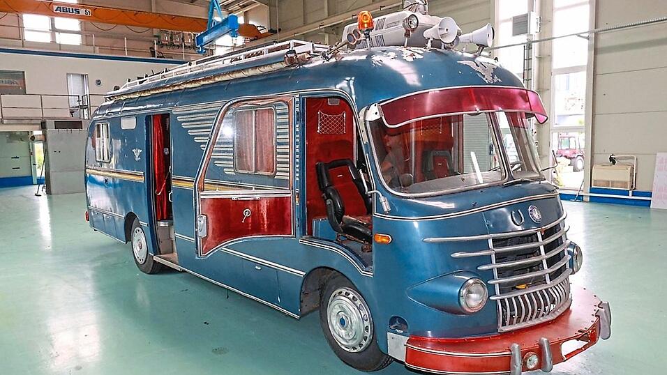Was für ein Gefährt! Der Mercedes Benz OP311 Salamander von Uschi Obermaier steht aktuell in einer Lagerhalle im Münchner Südwesten. Was für ein Gefährt! Der Mercedes Benz OP311 Salamander von Uschi Obermaier steht aktuell in einer Lagerhalle im Münchner Südwesten.