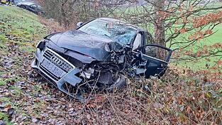 Beim Unfall auf der B 85 waren vier Fahrzeuge beteiligt. Fünf Personen wurden leicht verletzt. Beim Unfall auf der B 85 waren vier Fahrzeuge beteiligt. Fünf Personen wurden leicht verletzt.