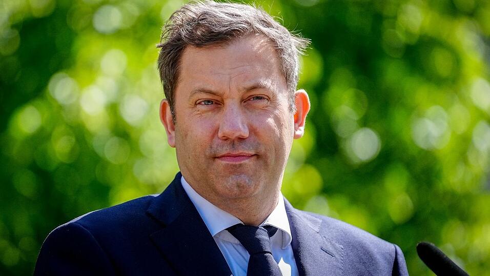 Finanzminister Lars Klingbeil (SPD) will die Freibeträge für steuerpflichtige Vereine deutlich senken. (Archivbild) Finanzminister Lars Klingbeil (SPD) will die Freibeträge für steuerpflichtige Vereine deutlich senken. (Archivbild)