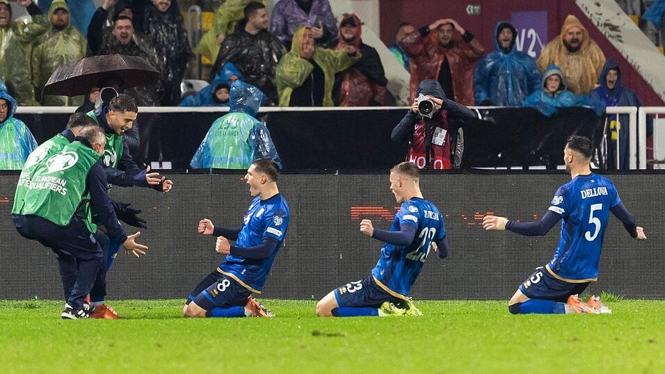 Profis des Kosovo feiern ein Tor. (Archivbild) Profis des Kosovo feiern ein Tor. (Archivbild)