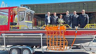 Die &bdquo;Hedwig Dietl&ldquo; mit Oberb&uuml;rgermeister Markus Pannermayr, Zugf&uuml;hrer Nord Stefan F&auml;rber, Patin Carola PAnnermayr, Stadtbrandrat Stephan Bachl, Ralf F&auml;rber, stellvertretender Zugf&uuml;hrer Nord, und Stadtbrandinspektor Michael Schie&szlig;l.