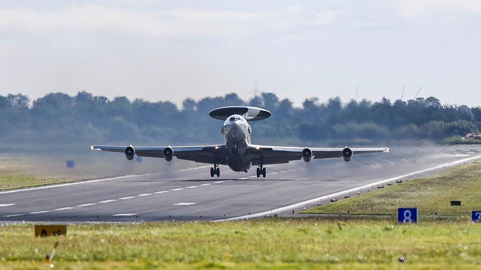 Sie sollen ersetzt werden: Aufklärungsflugzeuge vom Typ Awacs. (Archivbild) Sie sollen ersetzt werden: Aufklärungsflugzeuge vom Typ Awacs. (Archivbild)