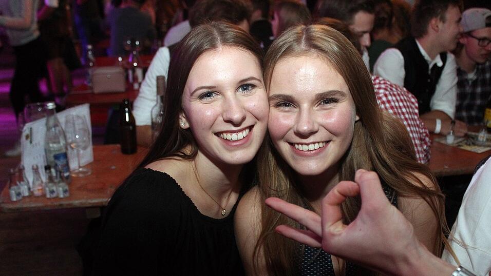 Die besten Bilder vom Wein- und Wei&szlig;bierfest des Burschenvereins Arth und der M&auml;dchengruppe.
