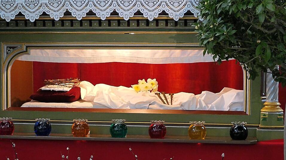 Christus sei nicht unter den Toten, sondern mitten im Leben, hieß es in der Osterpredigt in St. Johannes. Christus sei nicht unter den Toten, sondern mitten im Leben, hieß es in der Osterpredigt in St. Johannes.