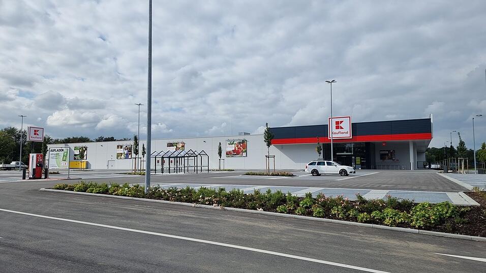 Das neue Kaufland am Otto-von-Dandl-Ring. Alle Mitarbeiter werden von der Filiale im G&auml;ubodenpark in die neue Filiale &uuml;bernommen.