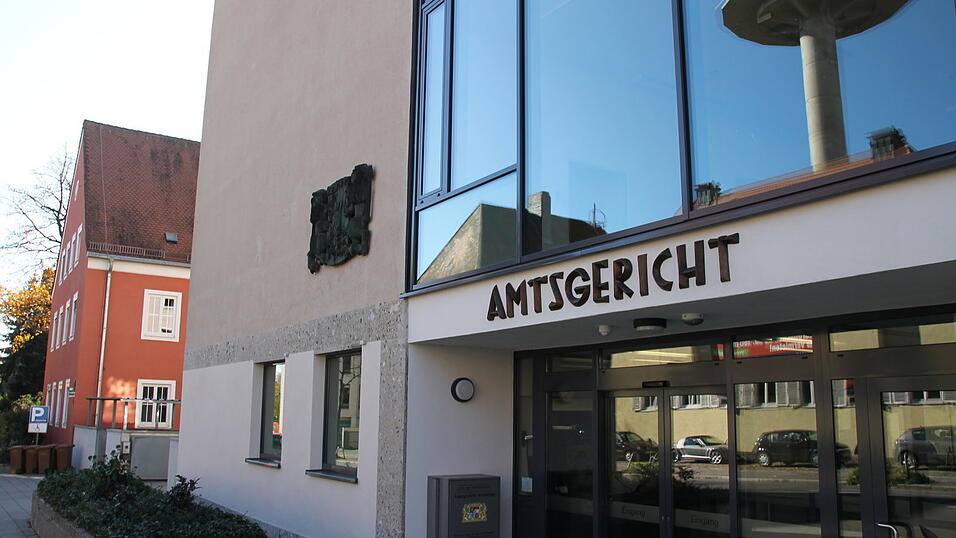 Es ging laut Anklage um 300 Euro in bar, doch der Gesch&auml;digte hat nicht nur viele Erinnerungsl&uuml;cken, sondern auch angeblich alle Chats und Anrufe gel&ouml;scht.