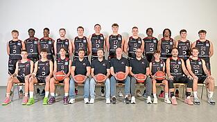 Mit diesen 18 Spielern gehen die Baskets Vilsbiburg in die Saison der 1. Regionalliga - und jagen dem Ziel hinterher, ins Playoff-Halbfinale einzuziehen.