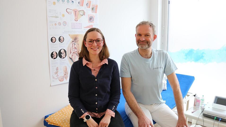 Das Wohl der Schwangeren liegt ihnen am Herzen. Deshalb bieten Hebamme Alena Ro&szlig;berger und Frauenarzt Johannes Steinl eine geteilte Schwangerenvorsorge an.