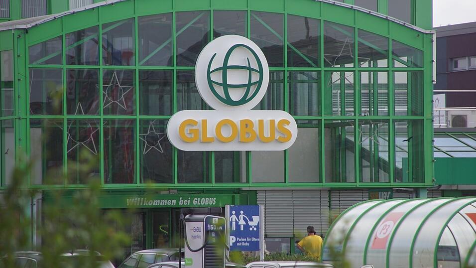 Der Globus-Markt in Neutraubling. Kunden aus dem Landkreis fragen sich mitunter, warum Regale in Teilen leer sind. Der Globus-Markt in Neutraubling. Kunden aus dem Landkreis fragen sich mitunter, warum Regale in Teilen leer sind.