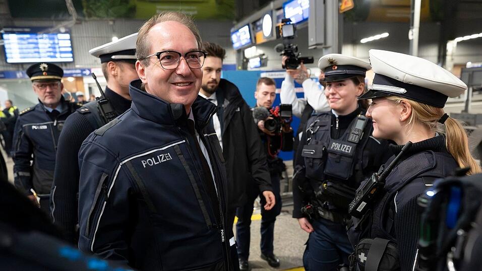 Innenminister Dobrindt k&uuml;ndigte den Ausbau der Video&uuml;berwachung an Bahnh&ouml;fen an.