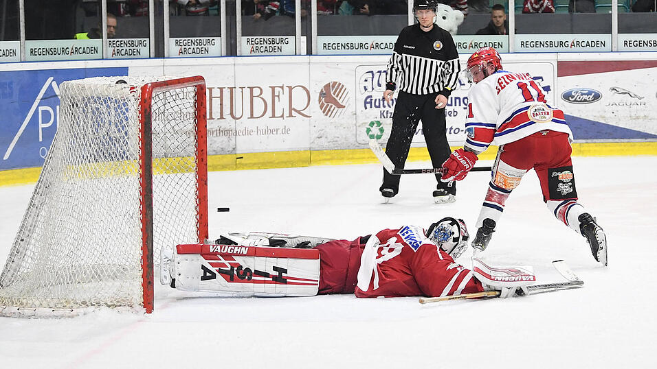 Der Deggendorfer SC hat das ostbayerische Derby bei den Eisbären Regensburg gewonnen. Der Deggendorfer SC hat das ostbayerische Derby bei den Eisbären Regensburg gewonnen.