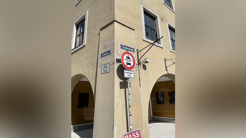 Die Regelung, dass nur Anwohner ab der Theaterstraße durch die Ländgasse fahren dürfen, gilt seit fast 40 Jahren. Die Regelung, dass nur Anwohner ab der Theaterstraße durch die Ländgasse fahren dürfen, gilt seit fast 40 Jahren.