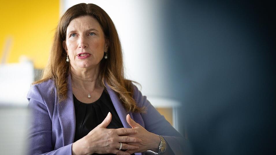 Commerzbank-Chefin Bettina Orlopp erkl&auml;rt, wie sie eine &Uuml;bernahme durch die Unicredit abwehren will.