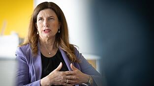 Commerzbank-Chefin Bettina Orlopp erkl&auml;rt, wie sie eine &Uuml;bernahme durch die Unicredit abwehren will.