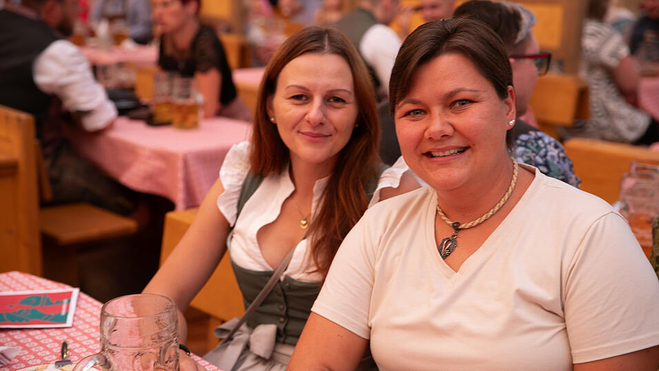 Die Partybilder vom Sonntag, 10. August, aus dem Festzelt Krönner. Die Partybilder vom Sonntag, 10. August, aus dem Festzelt Krönner.