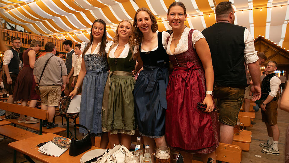 Die Partybilder vom Mittwoch, 13. August, aus dem Festzelt Nothaft. Die Partybilder vom Mittwoch, 13. August, aus dem Festzelt Nothaft.