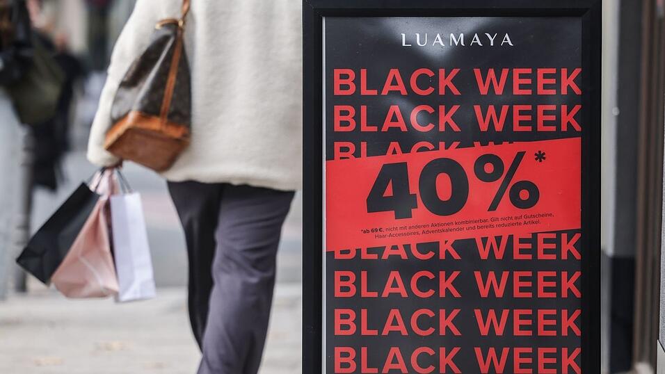 Viele Händler werben im November mit hohen Rabatten. Viele Händler werben im November mit hohen Rabatten.