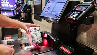SB-Kassen sind im deutschen Einzelhandel inzwischen weit verbreitet. SB-Kassen sind im deutschen Einzelhandel inzwischen weit verbreitet.