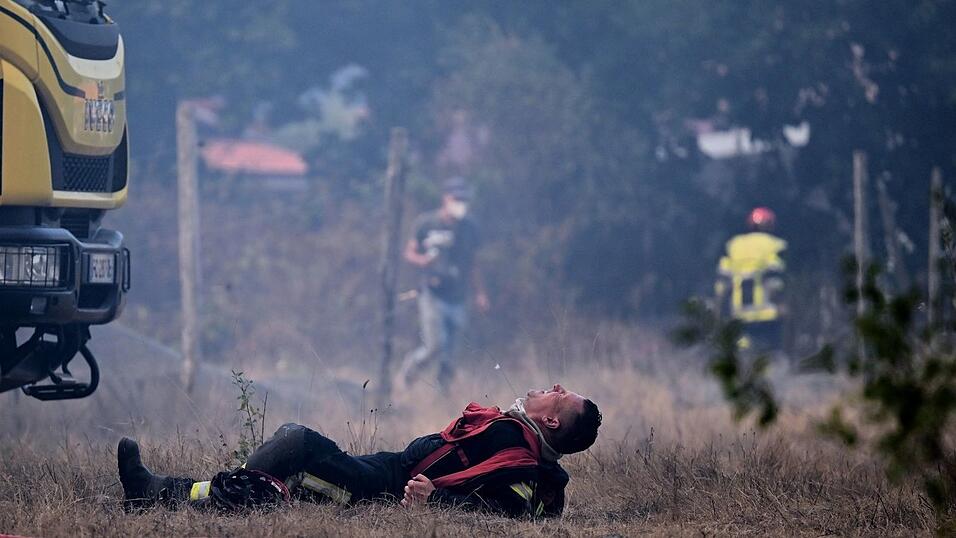 Die Brände stellen Feuerwehrkräfte und die Bevölkerung vor eine extreme Herausforderung. Die Brände stellen Feuerwehrkräfte und die Bevölkerung vor eine extreme Herausforderung.