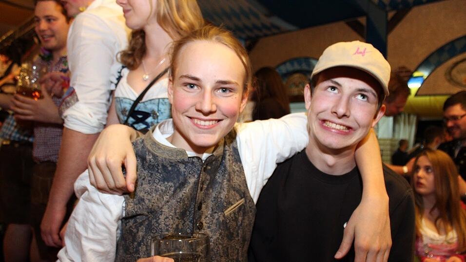 Die Fr&uuml;hjahrsdult 2017 in Landshut neigt sich dem Ende entgegen. Grund genug, noch einmal richtig in den Bierzelten zu feiern - abgerundet vom traditionellen Feuerwerk.