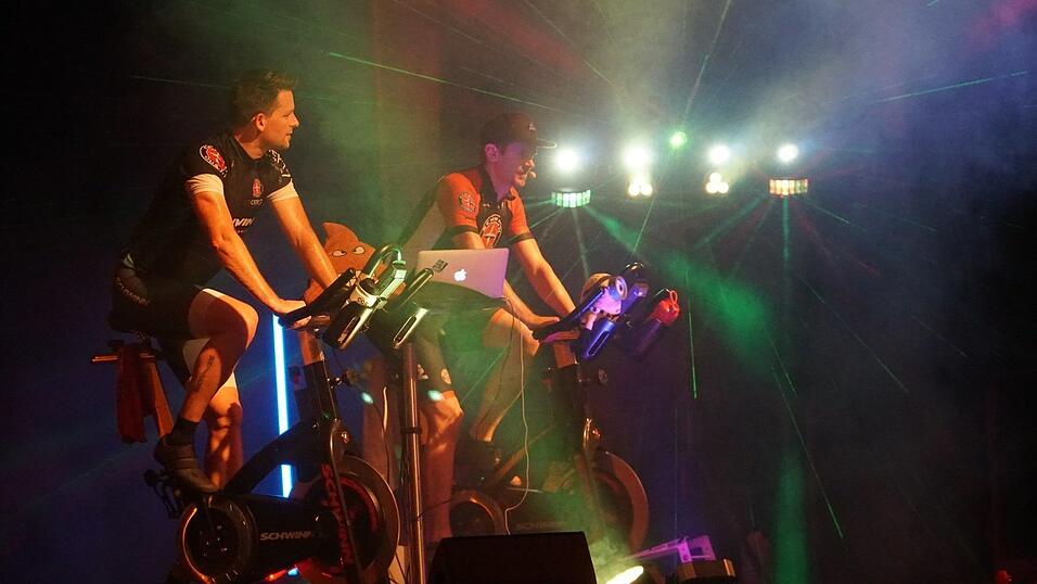 Sechs Stunden wurde 'durch' die Eskara geradelt. Sechs Stunden wurde 'durch' die Eskara geradelt.