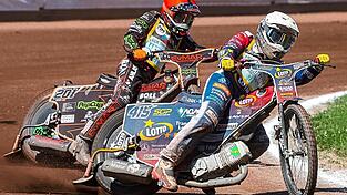 In Abensberg ist die internationale Speedway-Elite auf der Sandbahn gedriftet und hat die Luft mit dem typischen Gemisch aus Staub und Motorenlärm angefüllt. In Abensberg ist die internationale Speedway-Elite auf der Sandbahn gedriftet und hat die Luft mit dem typischen Gemisch aus Staub und Motorenlärm angefüllt.