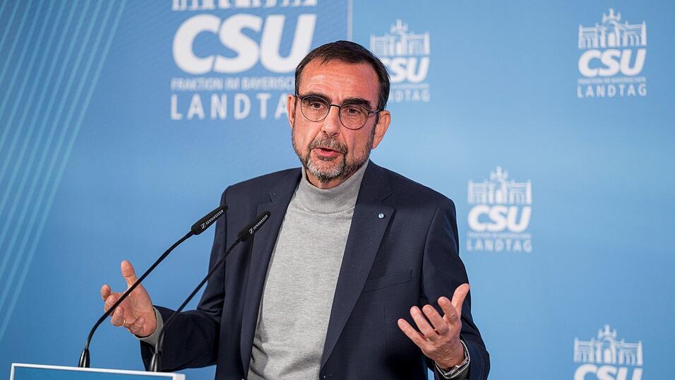 Der CSU-Fraktionschef im Landtag, Klaus Holetschek, bedauert die VGH-Entscheidung, die ein Kreuz in einem Gymnasium als Verstoß gegen die Religionsfreiheit gewertet hat. (Archivbild) Der CSU-Fraktionschef im Landtag, Klaus Holetschek, bedauert die VGH-Entscheidung, die ein Kreuz in einem Gymnasium als Verstoß gegen die Religionsfreiheit gewertet hat. (Archivbild)